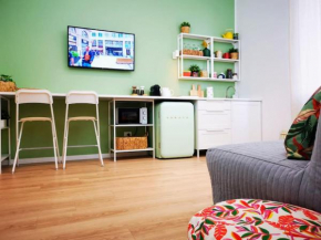 Sunny Flat 50 meters from the metro